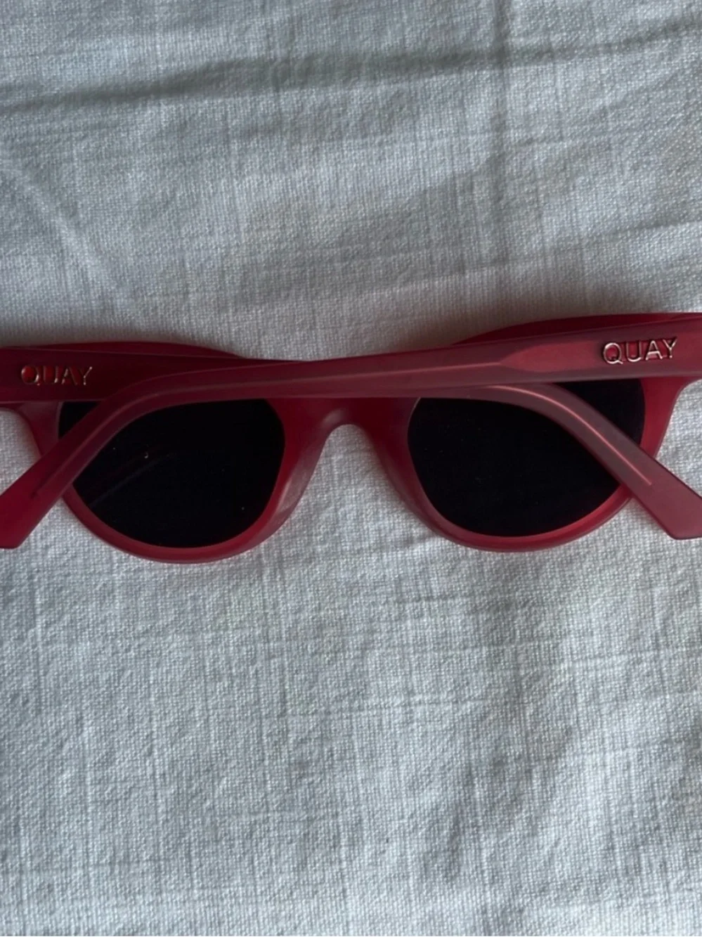 Quay Australia stylish red
